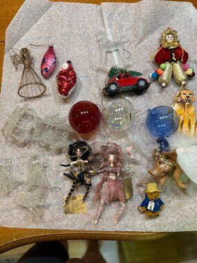 18 assorted ornaments - entire lot